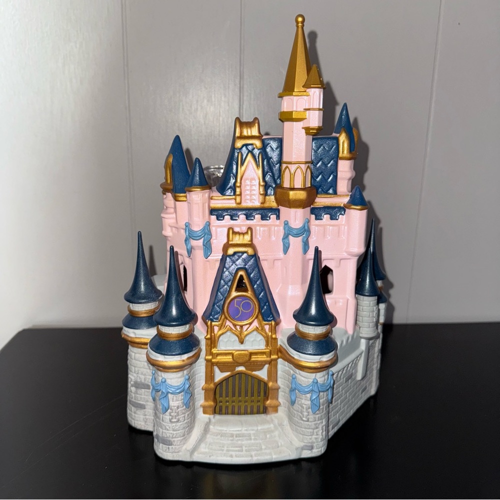 ✨🆕 Scentsy Disney Cinderella 50th Anniversary Castle Warmer - Picture 3 of 16